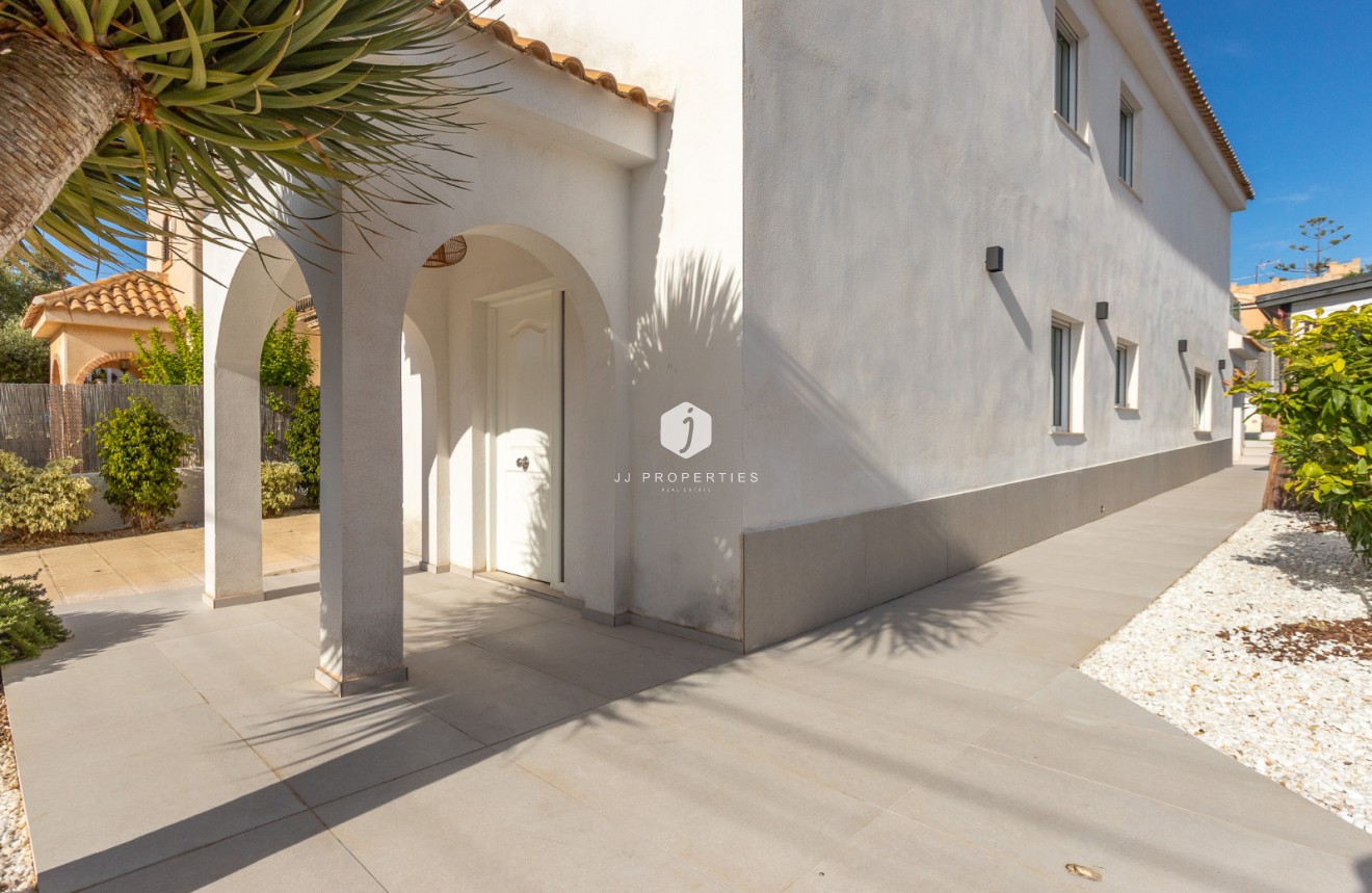 Resale - Villa -
Los Balcones - Costa Blanca