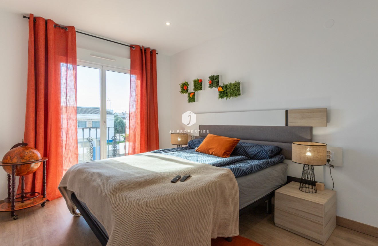 Resale - Villa -
Los Balcones - Costa Blanca
