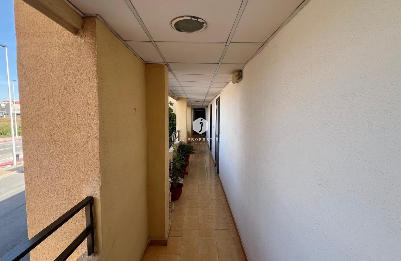 Tweedehands - Appartement / flat -
Torrevieja - Miramar - Torre Del Moro