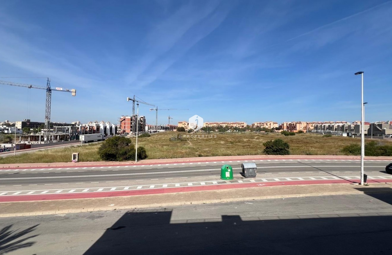 Tweedehands - Appartement / flat -
Torrevieja - Miramar - Torre Del Moro
