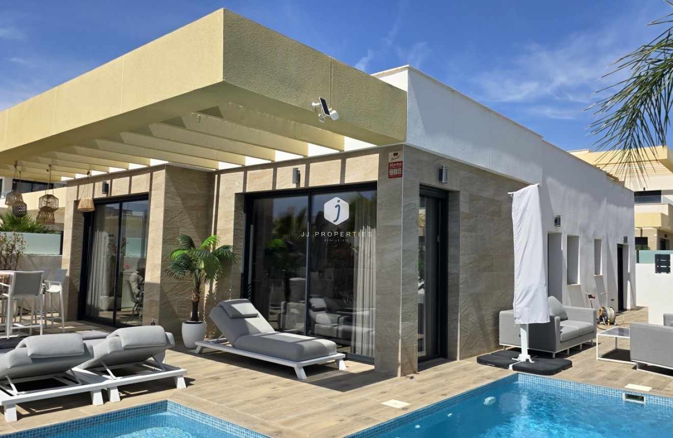 Resale - Villa -
Los Montesinos - Costa Blanca