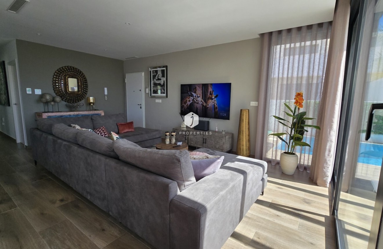 Resale - Villa -
Los Montesinos - Costa Blanca