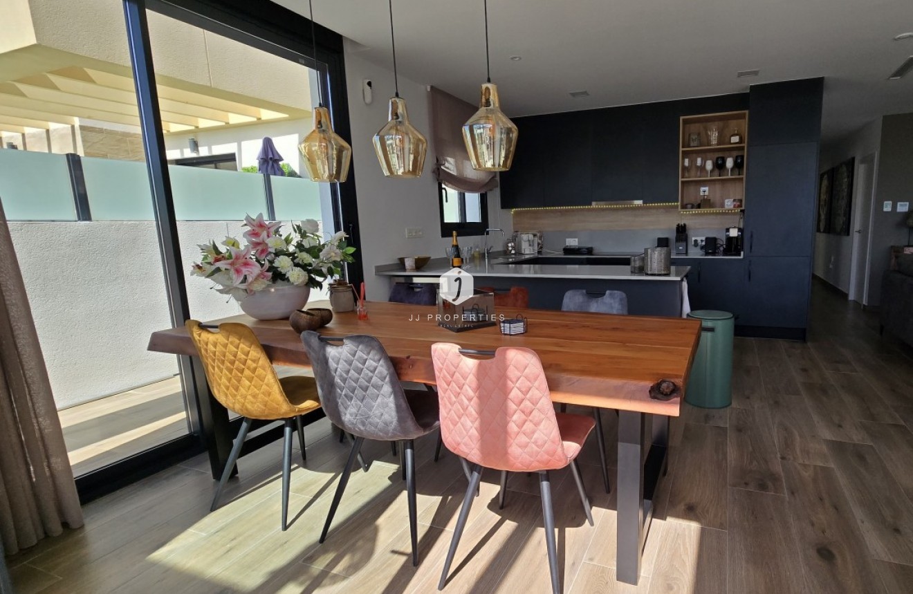 Resale - Villa -
Los Montesinos - Costa Blanca