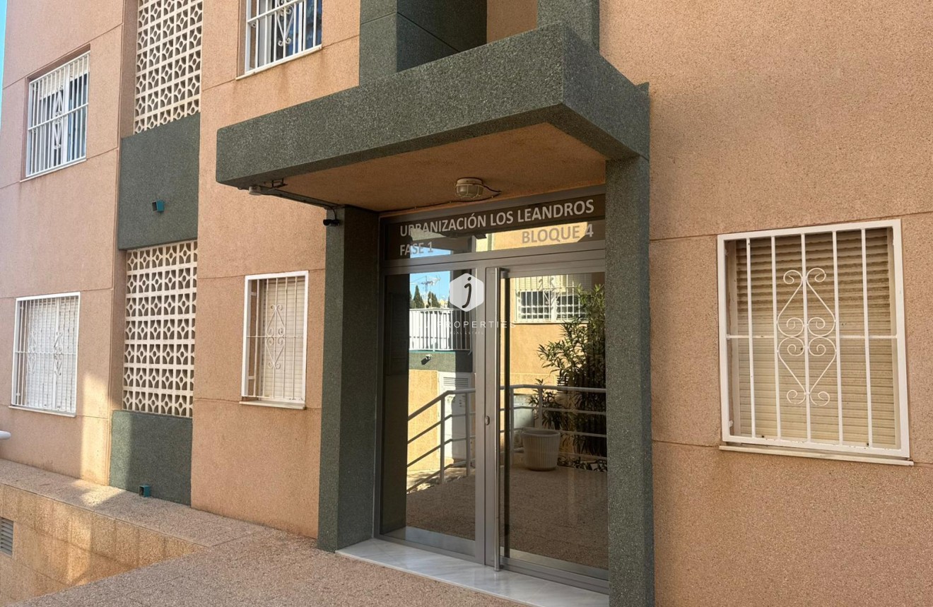 Resale - Apartment / flat -
Torrevieja - Costa Blanca