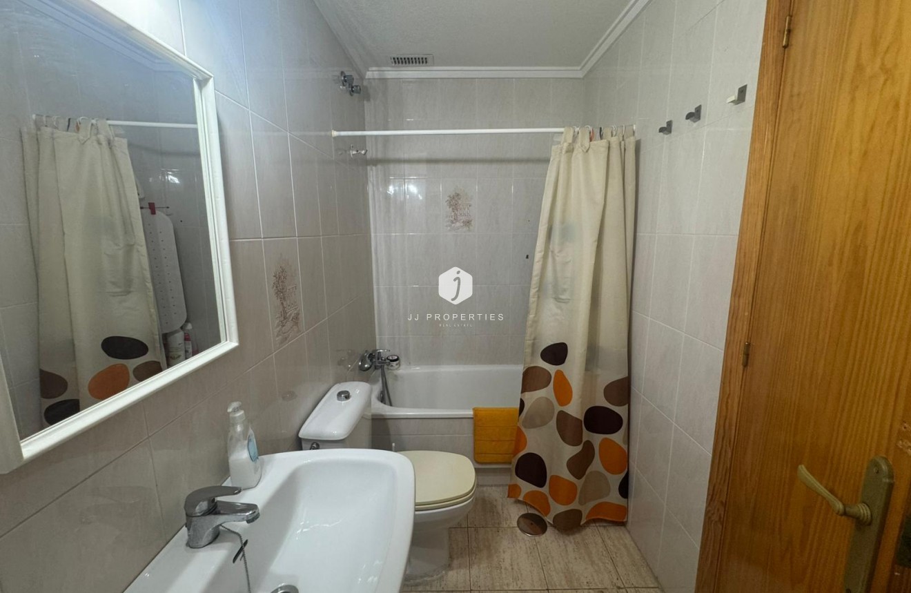 Z drugiej ręki - Mieszkanie w bloku -
Torrevieja - Costa Blanca