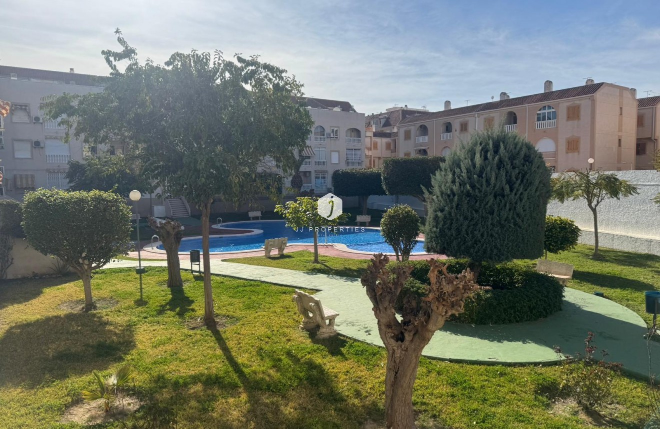 Z drugiej ręki - Mieszkanie w bloku -
Torrevieja - Costa Blanca