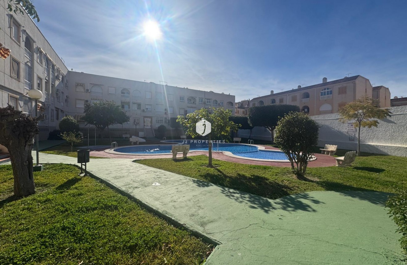 Z drugiej ręki - Mieszkanie w bloku -
Torrevieja - Costa Blanca