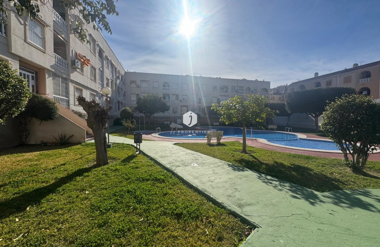 Z drugiej ręki - Mieszkanie w bloku -
Torrevieja - Costa Blanca