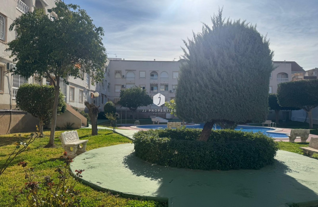 Z drugiej ręki - Mieszkanie w bloku -
Torrevieja - Costa Blanca