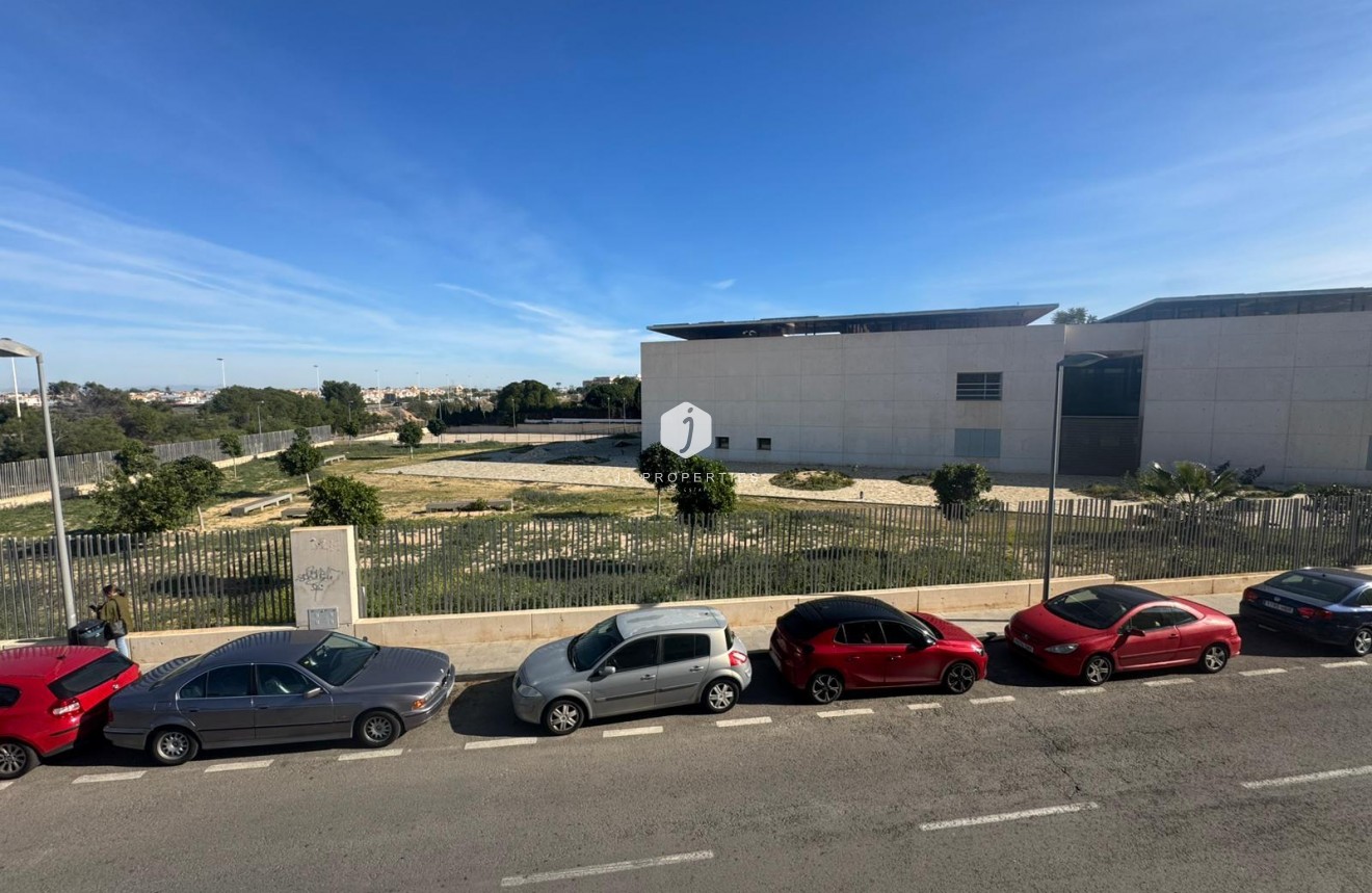 Z drugiej ręki - Mieszkanie w bloku -
Torrevieja - Costa Blanca