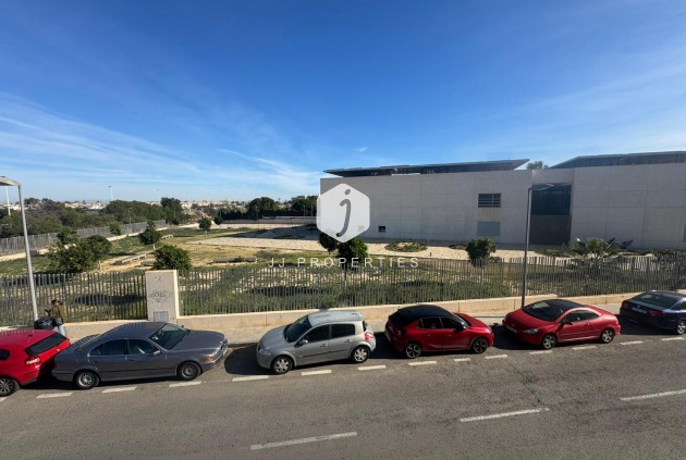 Z drugiej ręki - Mieszkanie w bloku -
Torrevieja - Costa Blanca