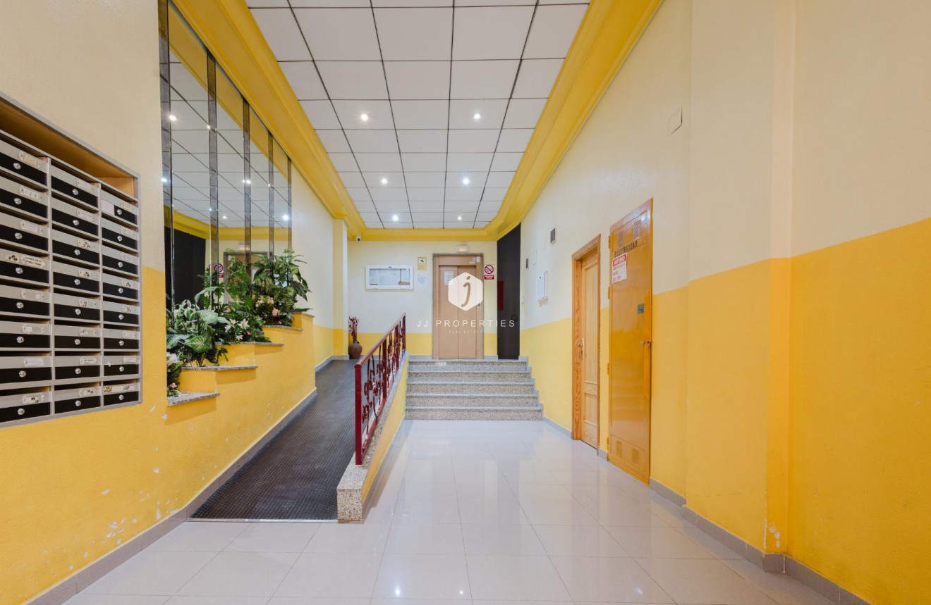 Resale - Apartment / flat -
Torrevieja - Costa Blanca