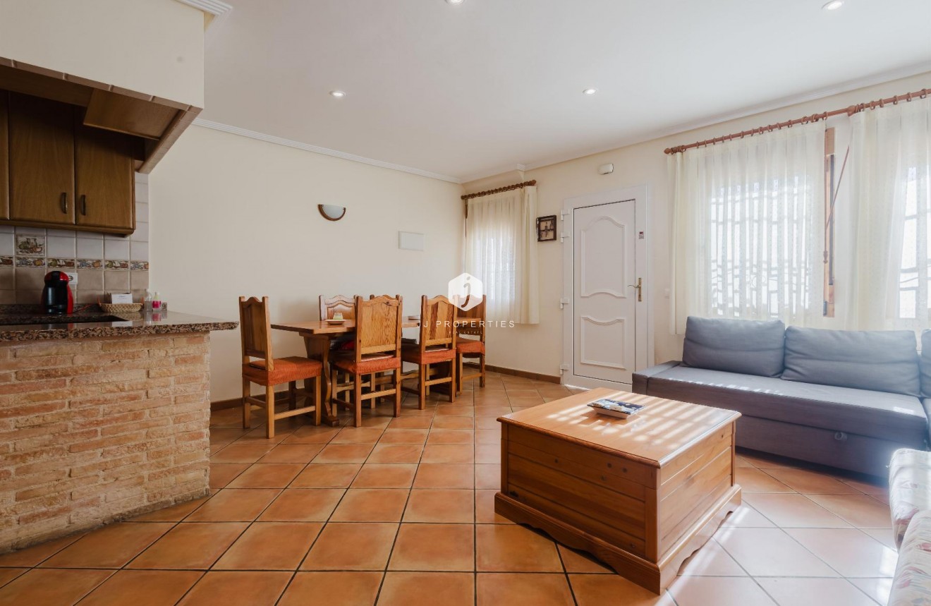 Resale - Bungalow -
Torrevieja - Costa Blanca