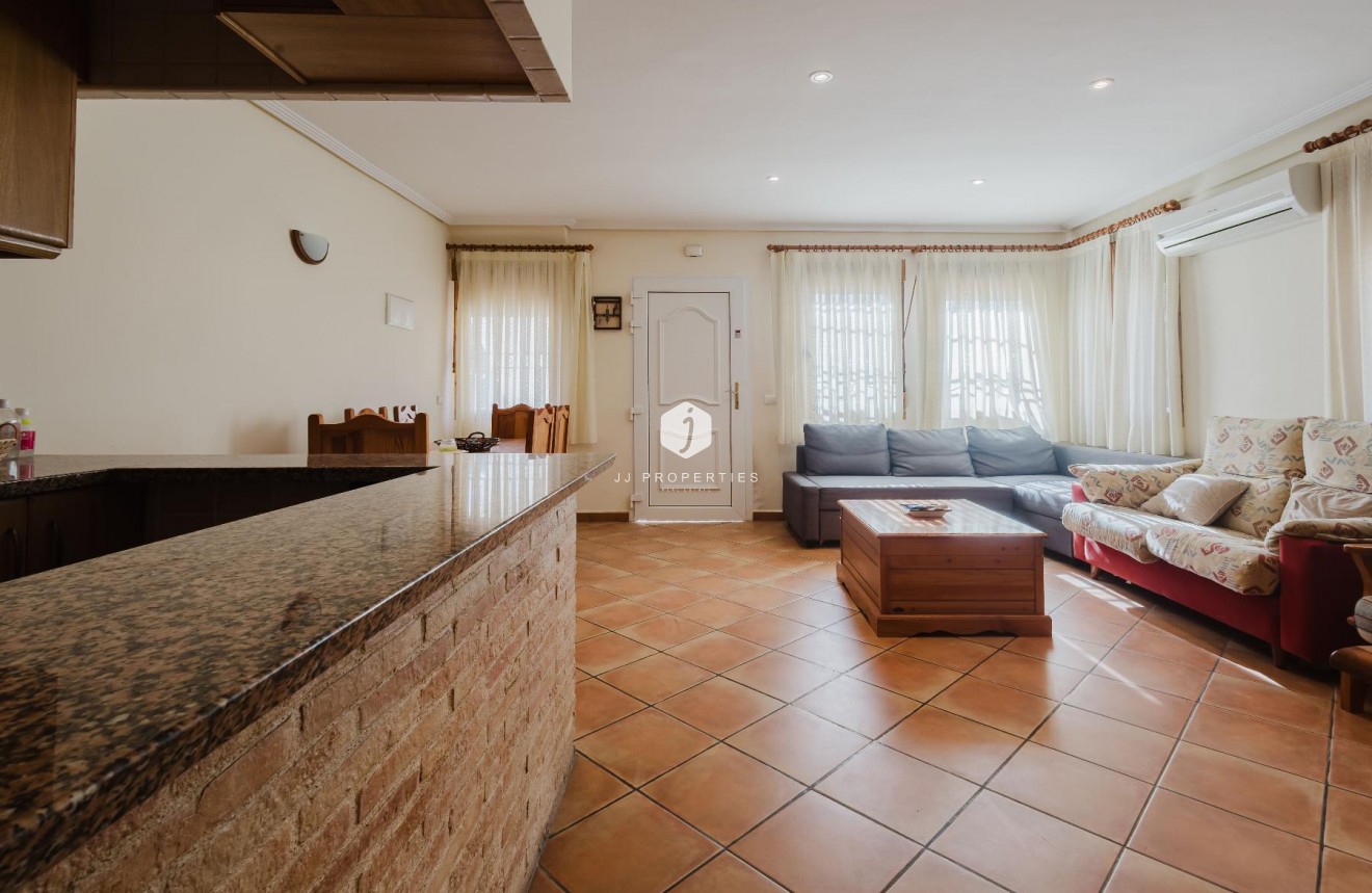 Resale - Bungalow -
Torrevieja - Costa Blanca