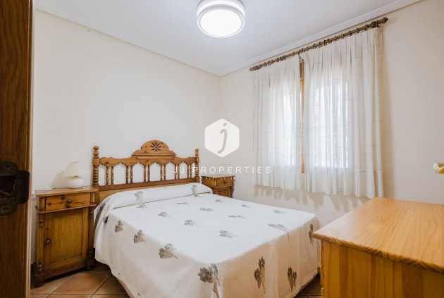 Resale - Bungalow -
Torrevieja - Costa Blanca