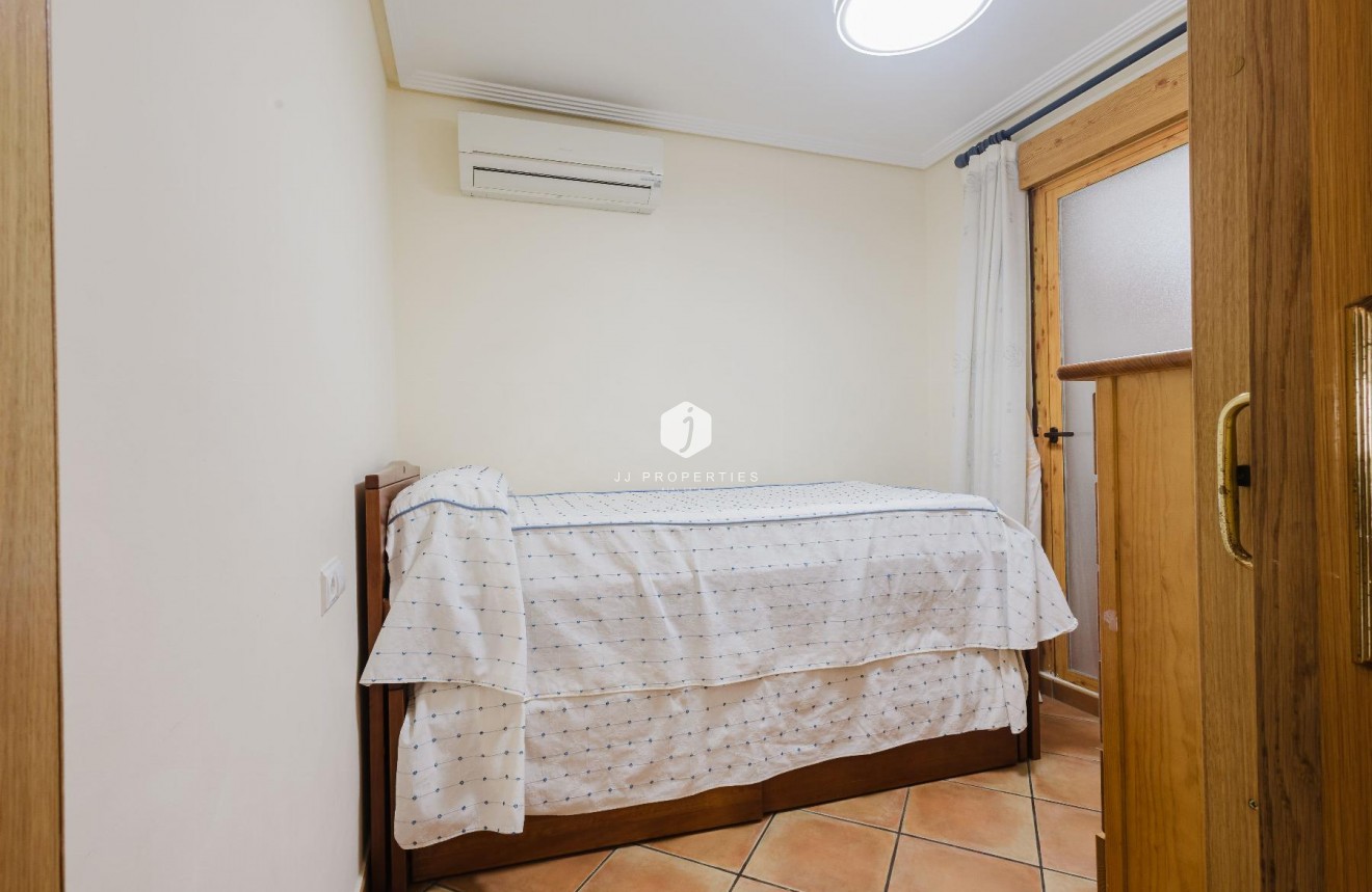 Resale - Bungalow -
Torrevieja - Costa Blanca