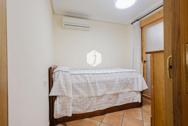 Resale - Bungalow -
Torrevieja - Costa Blanca