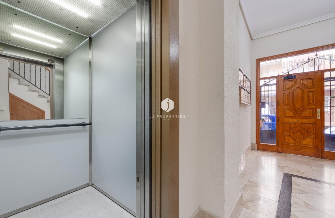 Resale - Apartment / flat -
Torrevieja - Costa Blanca