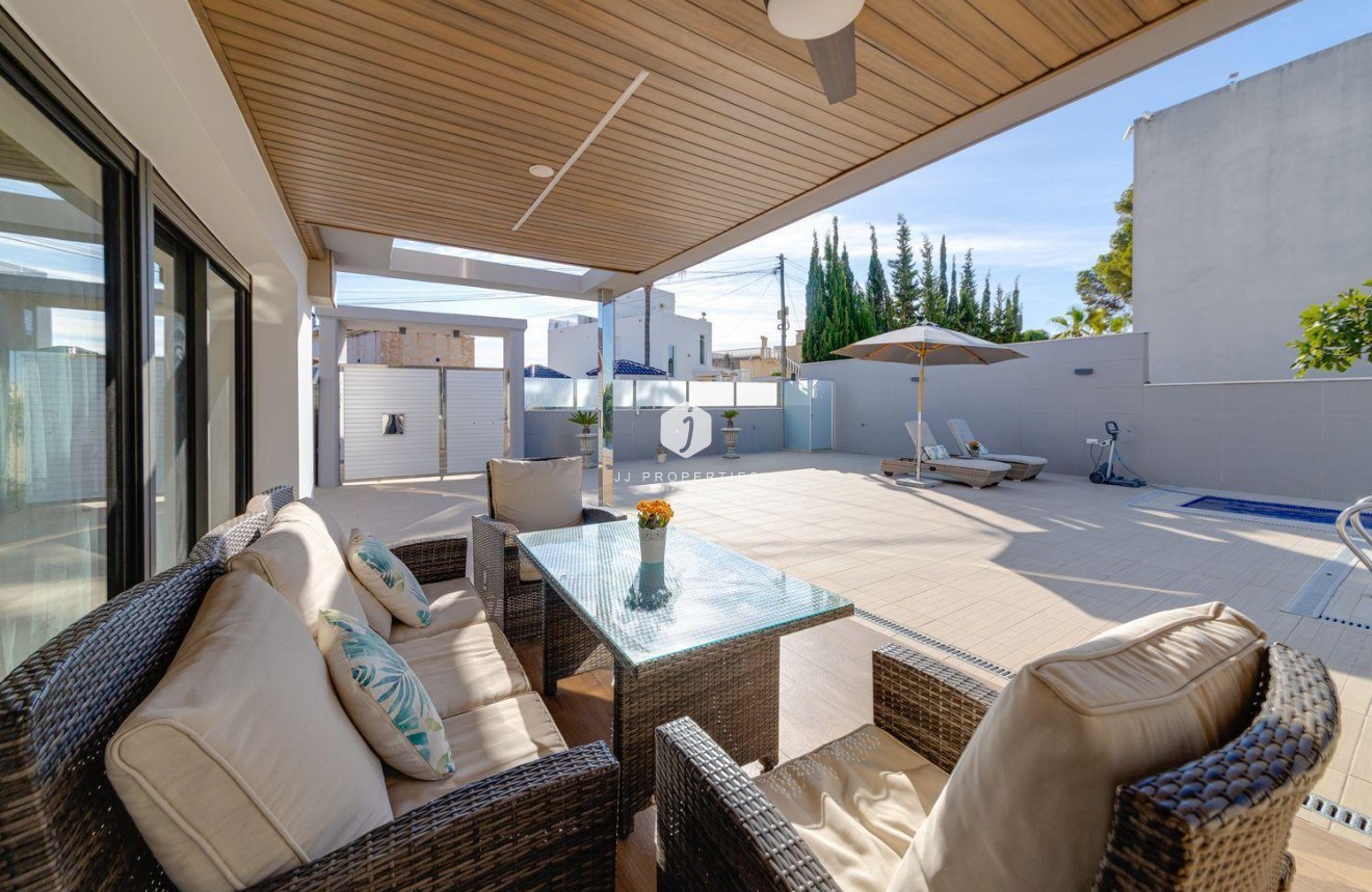 Resale - Villa -
Torrevieja - Costa Blanca