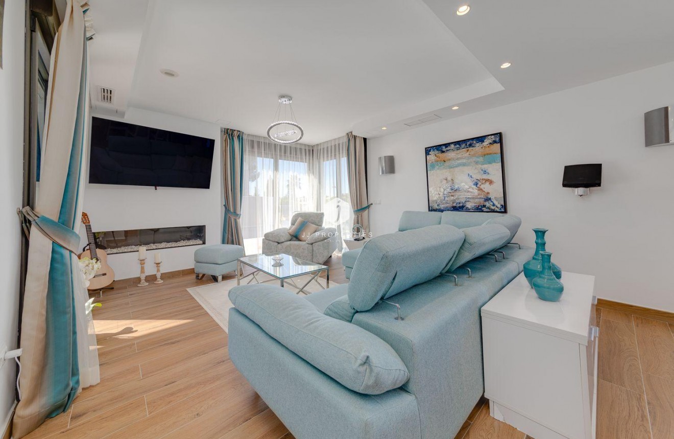 Resale - Villa -
Torrevieja - Costa Blanca