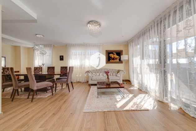 Resale - Villa -
Torrevieja - Costa Blanca