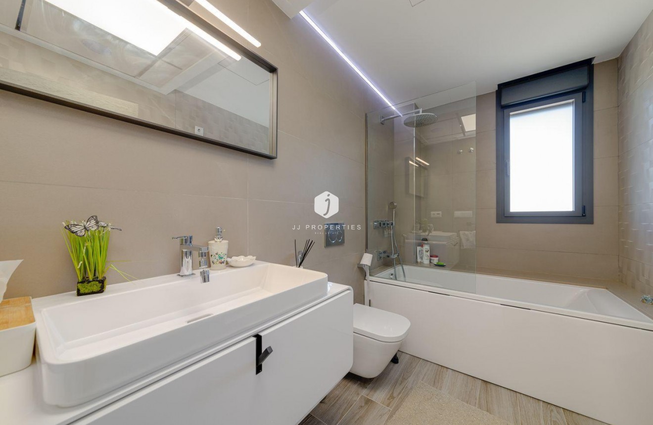 Resale - Villa -
Torrevieja - Costa Blanca