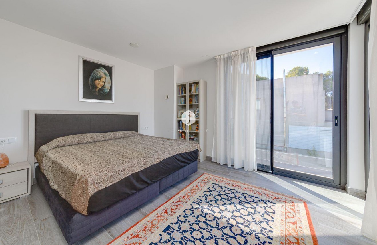 Resale - Villa -
Torrevieja - Costa Blanca