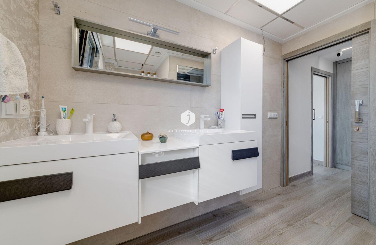 Resale - Villa -
Torrevieja - Costa Blanca