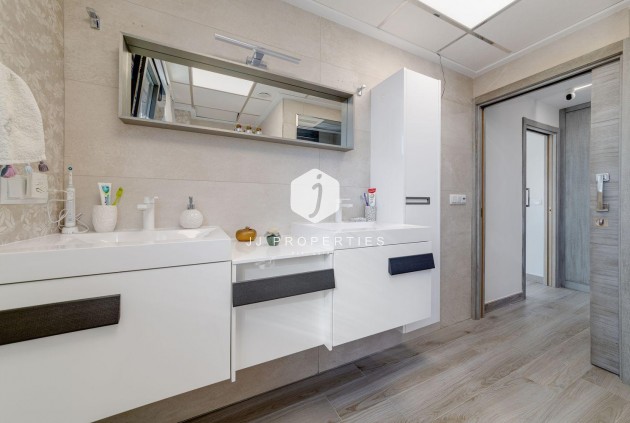 Resale - Villa -
Torrevieja - Costa Blanca