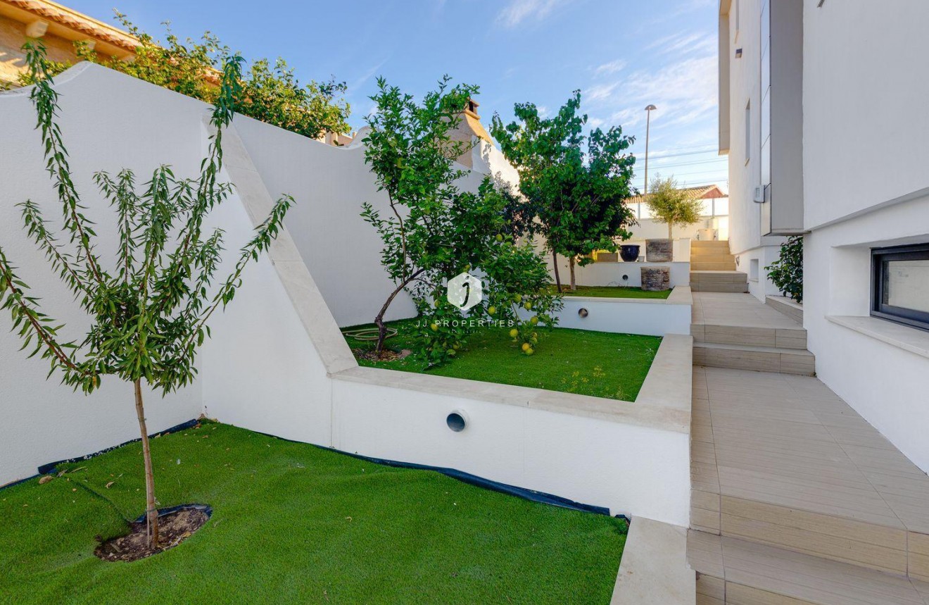Resale - Villa -
Torrevieja - Costa Blanca