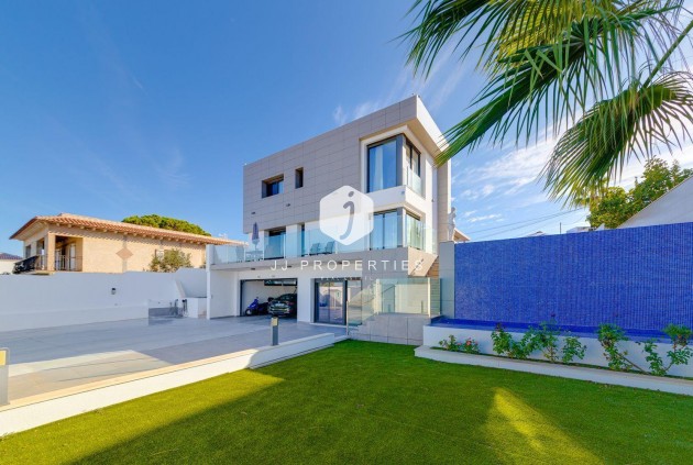 Resale - Villa -
Torrevieja - Costa Blanca