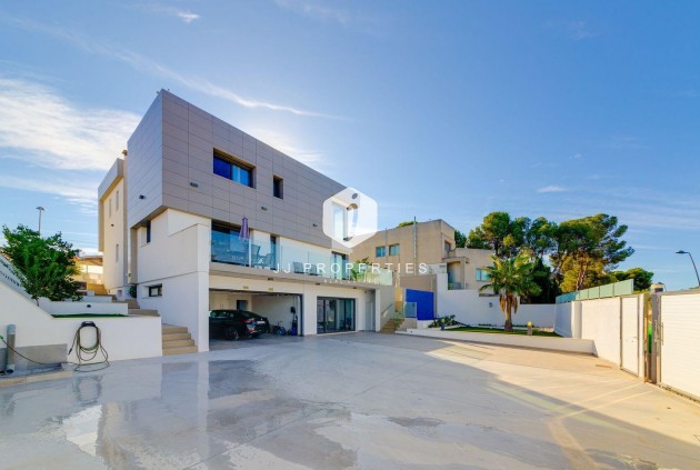 Resale - Villa -
Torrevieja - Costa Blanca