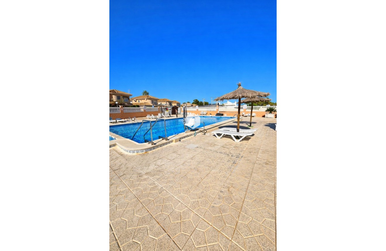 Resale - Bungalow -
Torrevieja - Costa Blanca