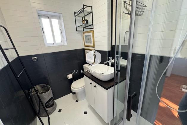 Resale - Bungalow -
Torrevieja - Costa Blanca