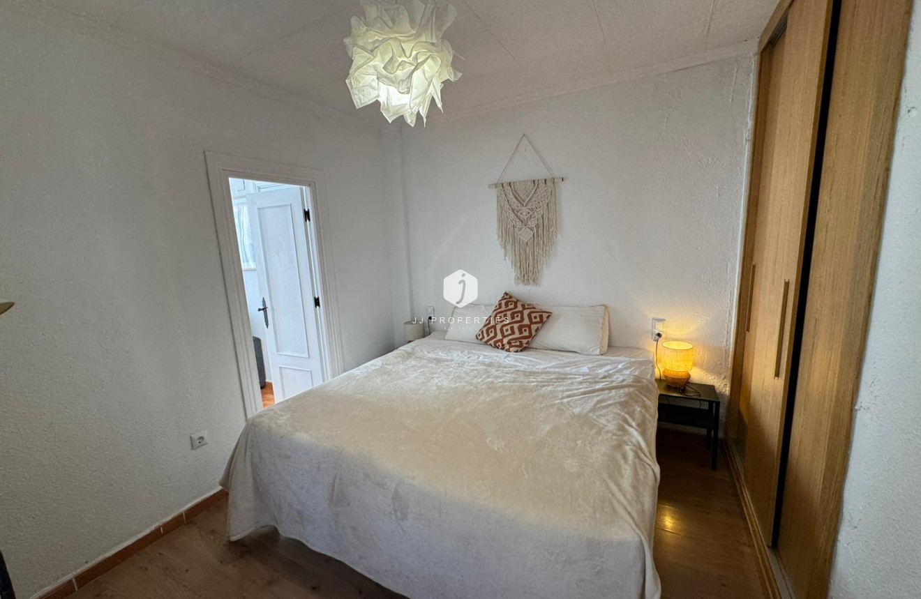 Resale - Bungalow -
Torrevieja - Costa Blanca