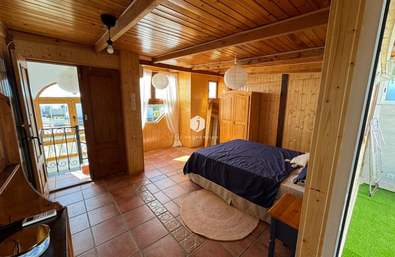 Resale - Bungalow -
Torrevieja - Costa Blanca