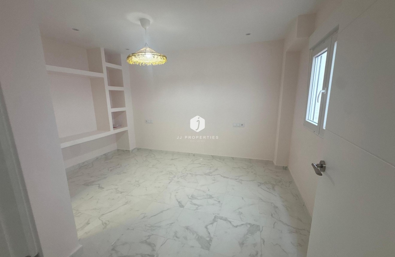 D'occasion - Appartement -
Torrevieja - Costa Blanca