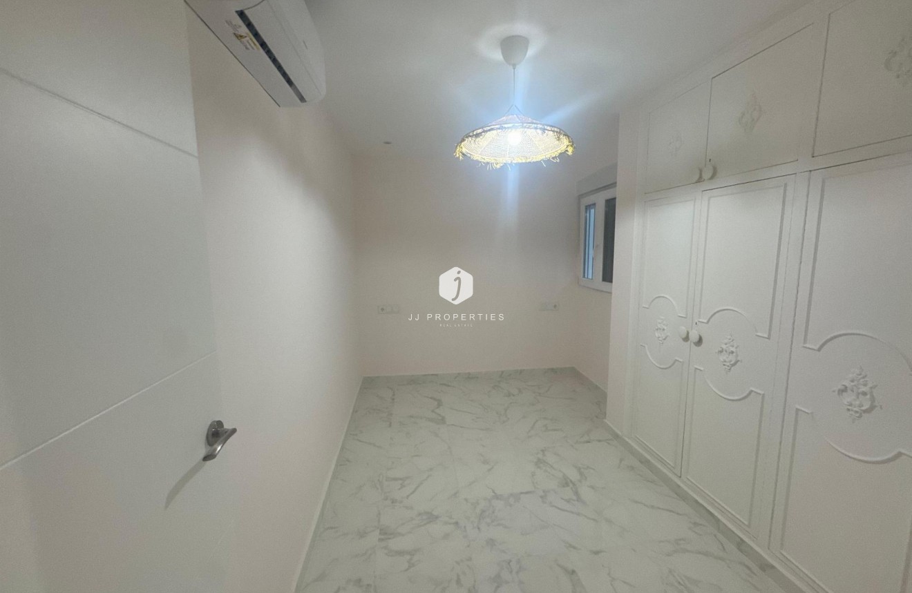 D'occasion - Appartement -
Torrevieja - Costa Blanca