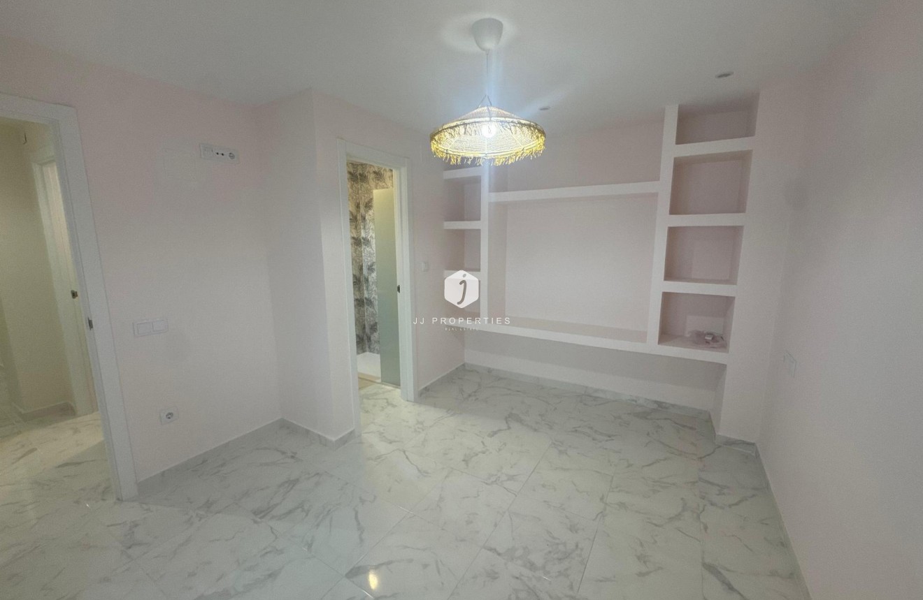 D'occasion - Appartement -
Torrevieja - Costa Blanca