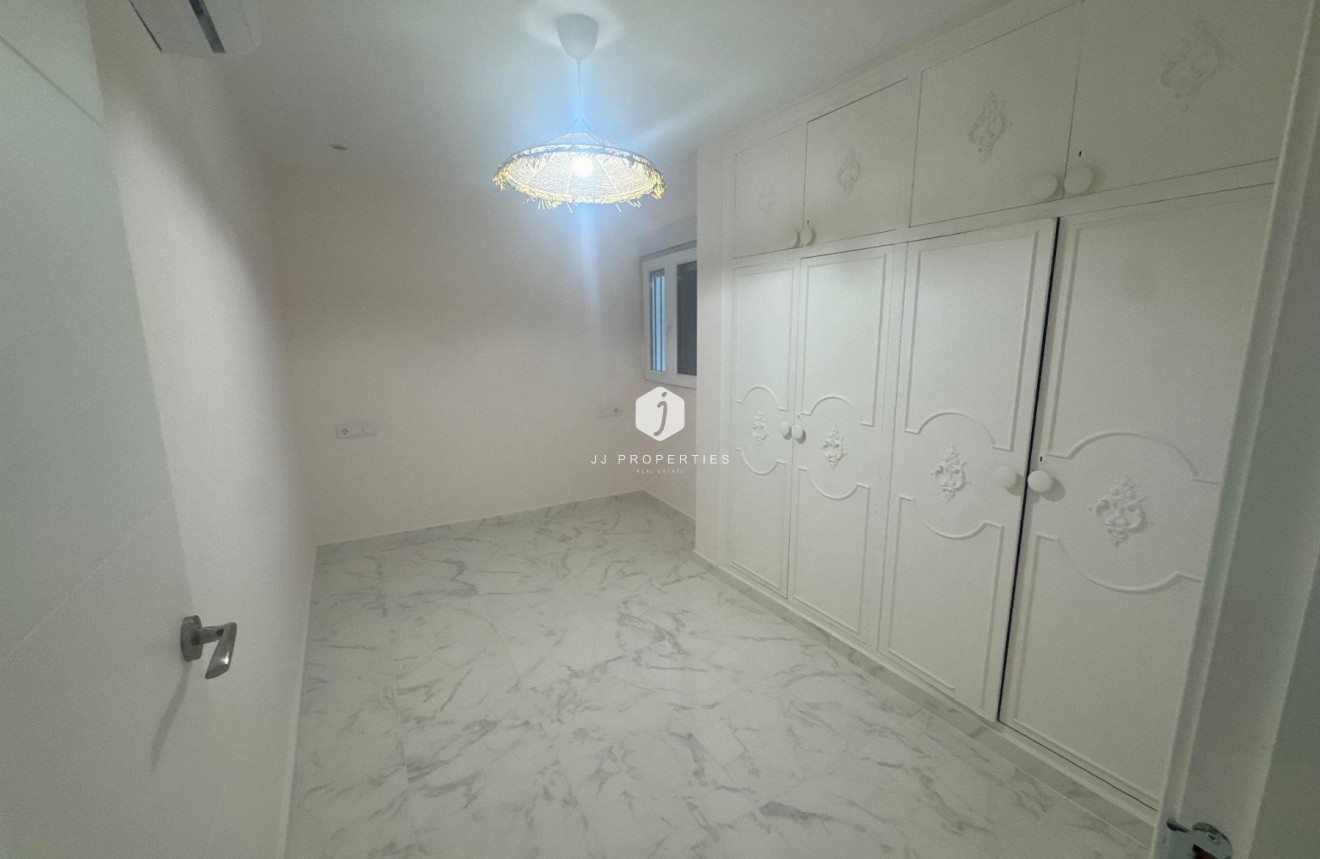 D'occasion - Appartement -
Torrevieja - Costa Blanca