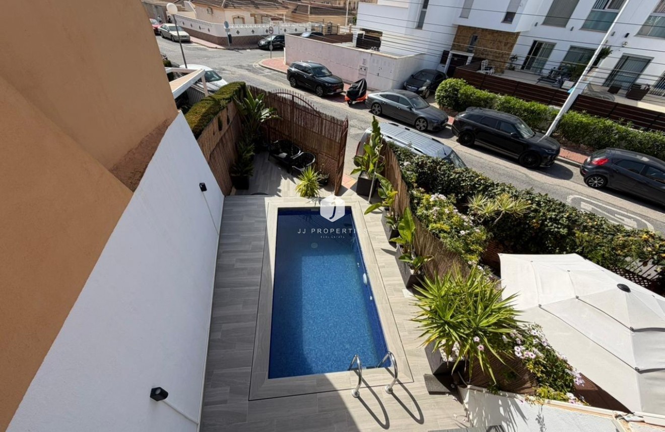 Resale - Chalet -
Torrevieja - Los Frutales