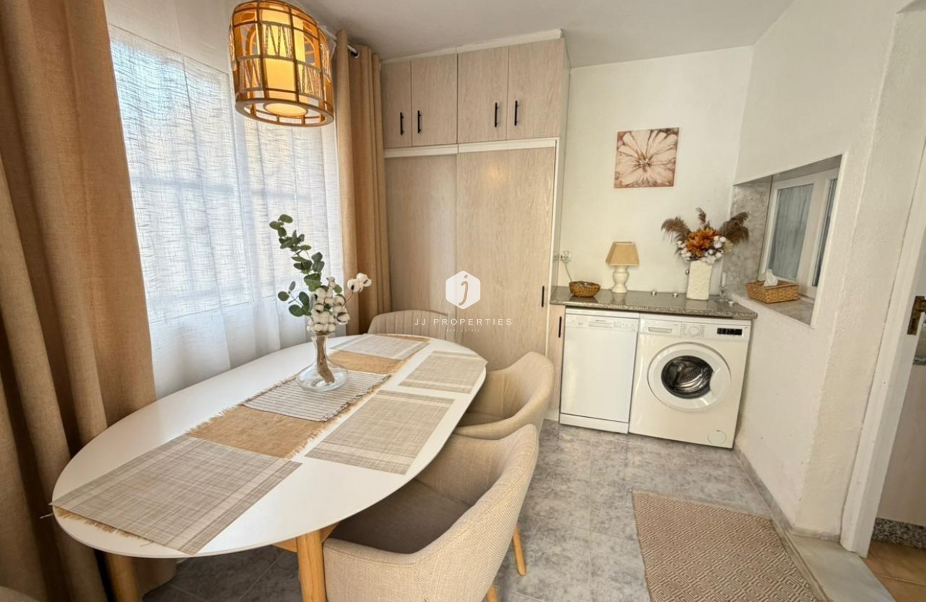Resale - Chalet -
Torrevieja - Los Frutales