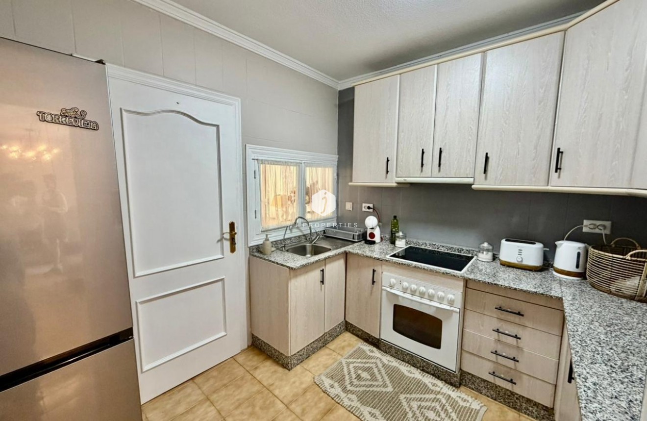 Resale - Chalet -
Torrevieja - Los Frutales