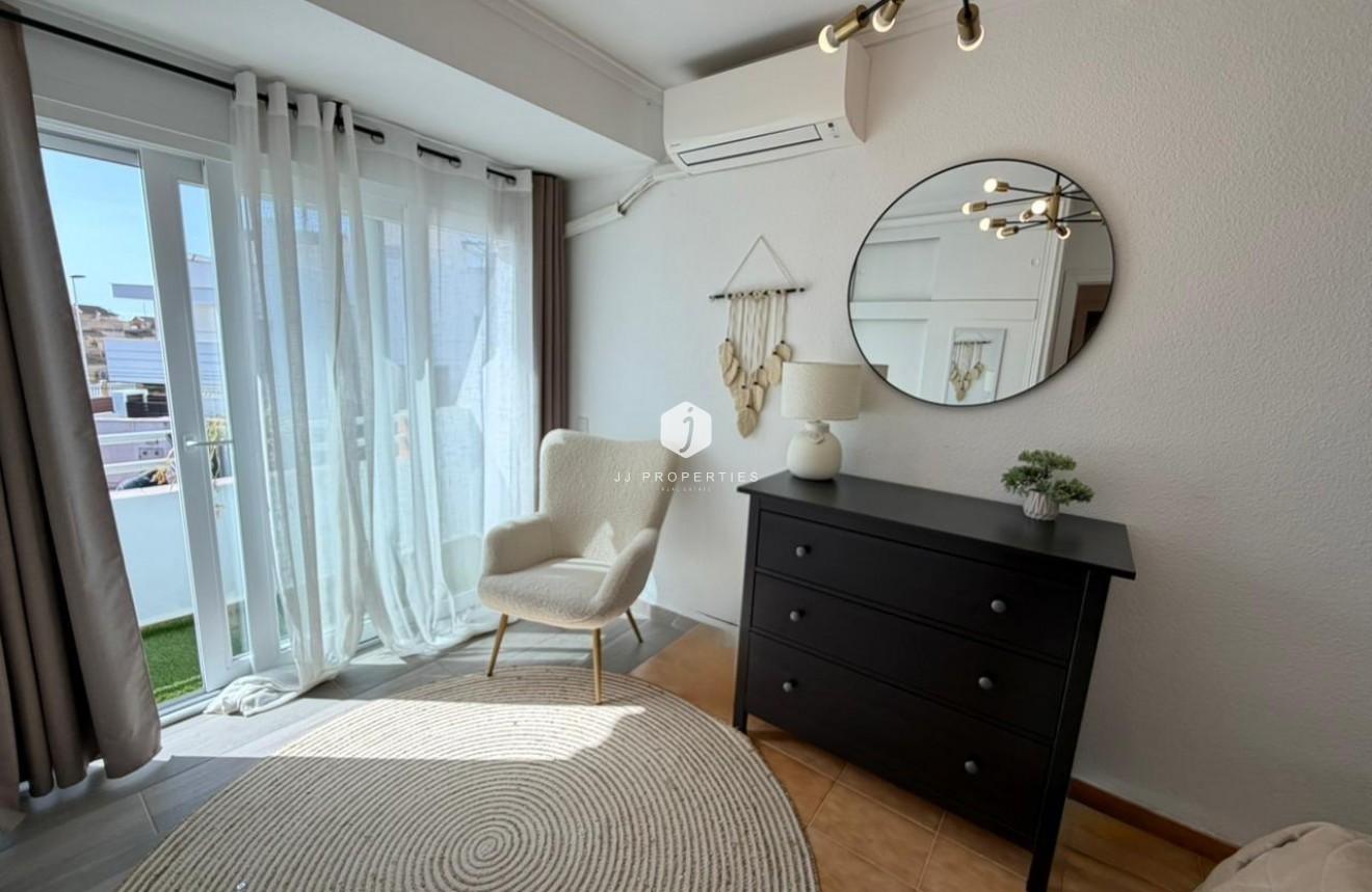 Resale - Chalet -
Torrevieja - Los Frutales