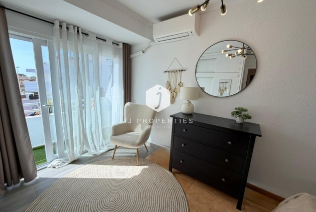 Resale - Chalet -
Torrevieja - Los Frutales