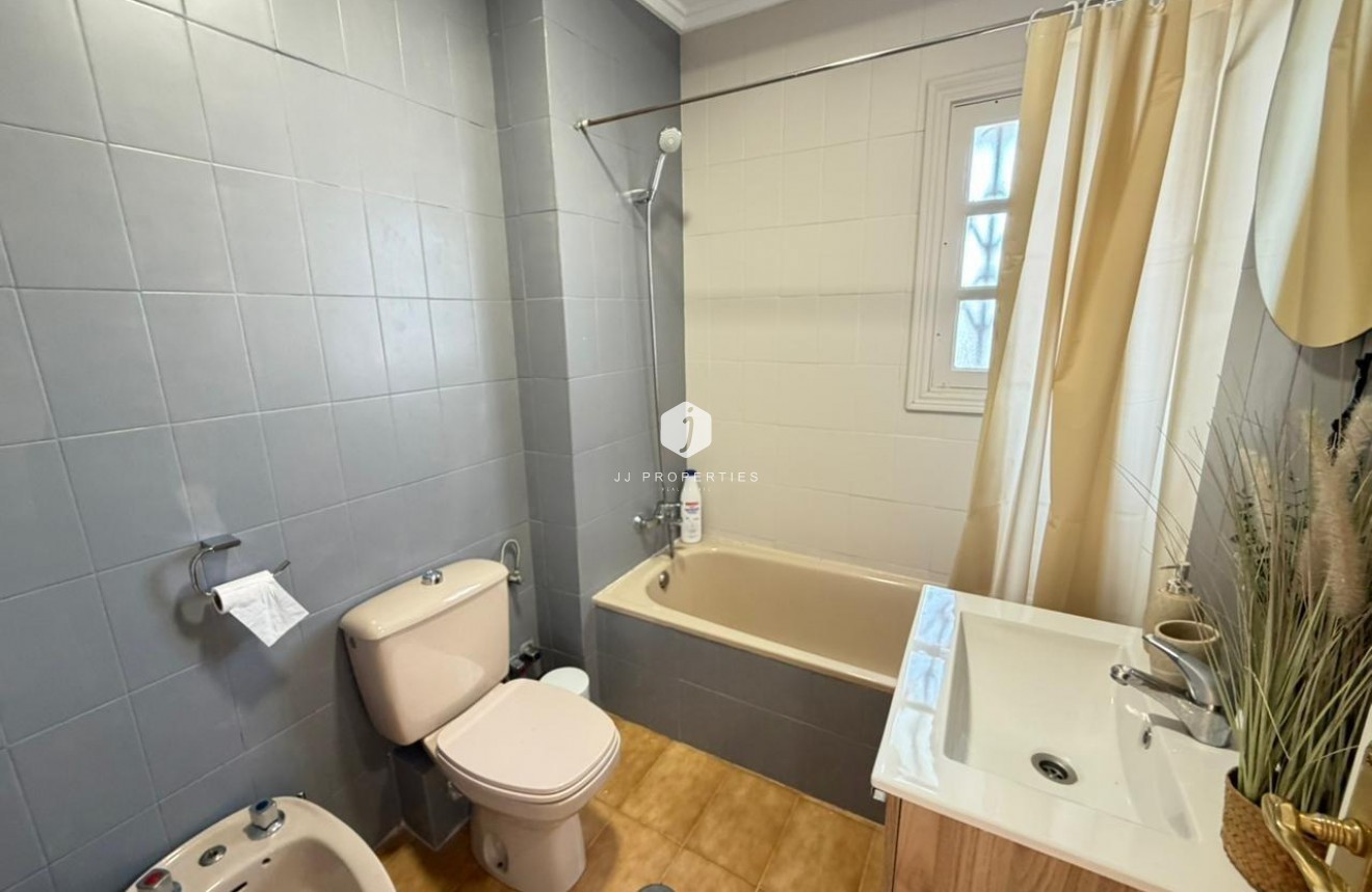 Resale - Chalet -
Torrevieja - Los Frutales
