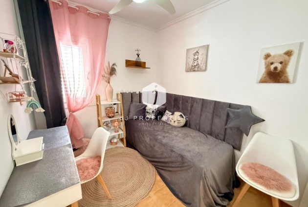Resale - Chalet -
Torrevieja - Los Frutales