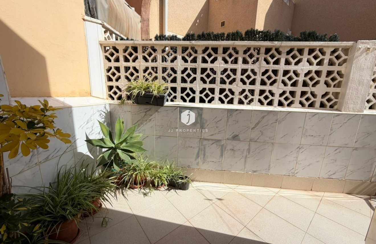 Resale - Chalet -
Torrevieja - Los Frutales