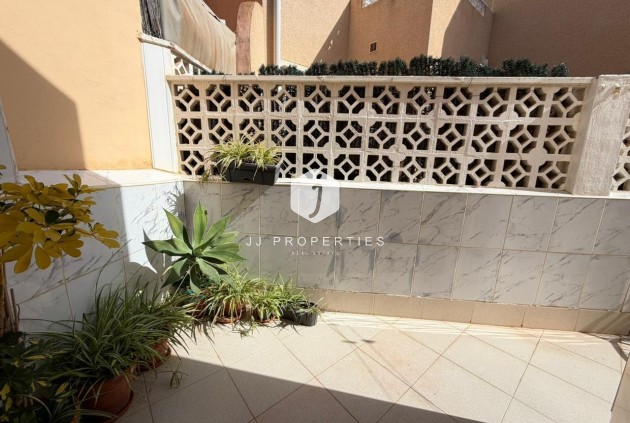 Resale - Chalet -
Torrevieja - Los Frutales