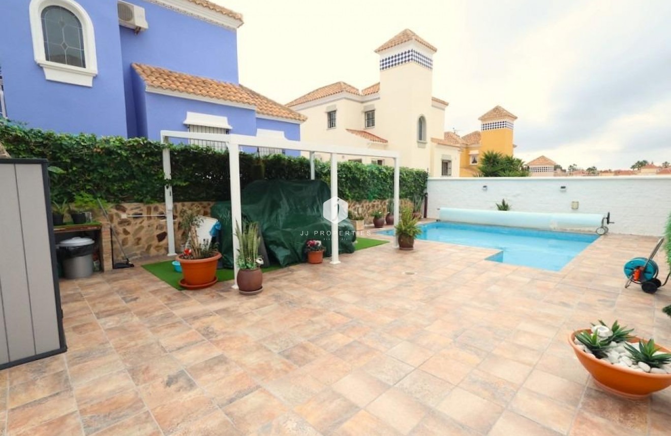 Resale - Villa -
San Miguel de Salinas - Inland